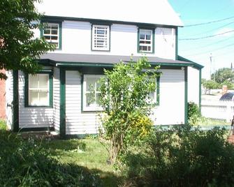 Remodeled Heritage Home in centre of town w/firepit - Bonavista - Building