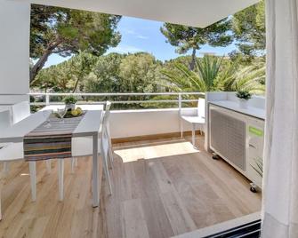 Neu Renoviertes, Modernes Apartment für 4 Personen, Direkt an der Cala Ferrera - Cala Ferrera - Balkon