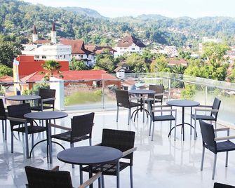 Everbright Ambon Hotel - Ambon - Balcony