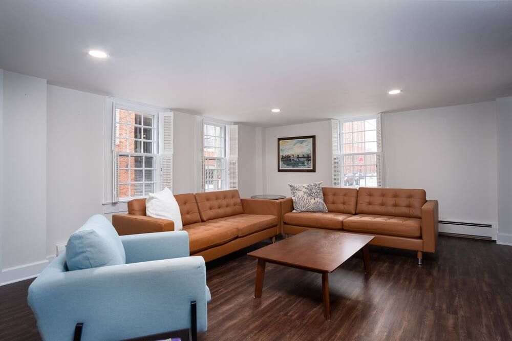 Living room view of Newly renovated 3 bedroom/3 bathroom unit