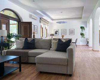 Phaedrus Living: Luxury Villa Kathikas - Peyia - Living room