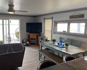 Beautiful Waterfront Escape - Seneca Falls - Huiskamer