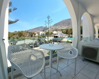 Horizon Resort - קאמארי - מרפסת