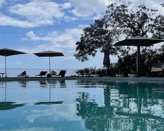 تايل ريستورانت آند سويت - بديمونتي إتنيو - حوض السباحة