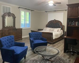 Cozy Nook located in save naighbourhood 5min from six flags - Castaic - Slaapkamer