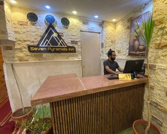 Seven Pyramids View Inn - Rooftop Breakfast - Kairo - Rezeption