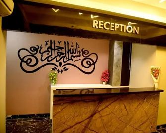 Charyana heights Ladis Ac dormitory - Ahmedabad - Front desk