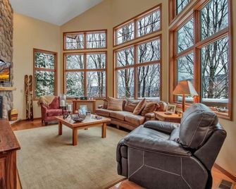 Spectacular Ski Townhouse across from Holiday Valley - Ellicottville - Sala de estar