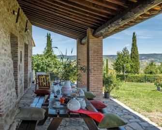 Podere San Lorenzo 12, Emma Villas - Celle sul Rigo - Patio