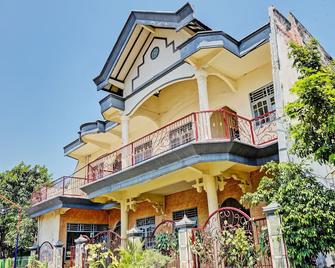 OYO 93108 Homestay H Syarif Syariah - Ra Kartini - Gresik - Edificio