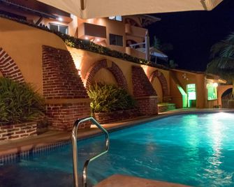 Hotel Villas Miramar - Zihuatanejo - Pool