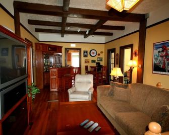 Awesome Sturgis Home For Sturgis Rally - Sturgis - Living room