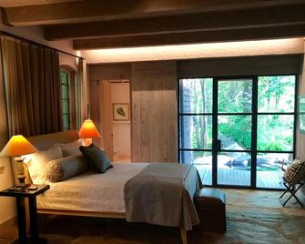 Africa-Inspired Downstairs Master \'Suite\' Experience on the Coast of Maine - Kennebunkport - Bedroom