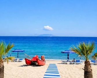 Pool & Sea House Vittoria - WiFi, A-C, front Eolie - Furnari - Plage