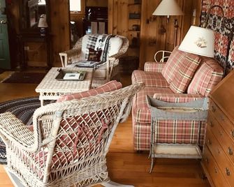 Lake Front Cabin On Golden Pond (Squam Lake) - Center Harbor - Living room