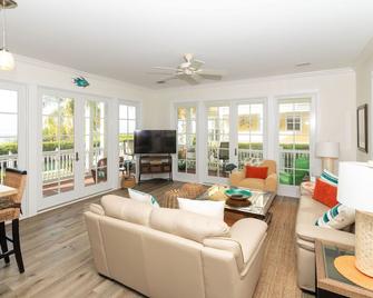 Anglers Reef Direct Ocean, 4 bedroom, Dock, Comm Pool & Beach - Islamorada - Living room