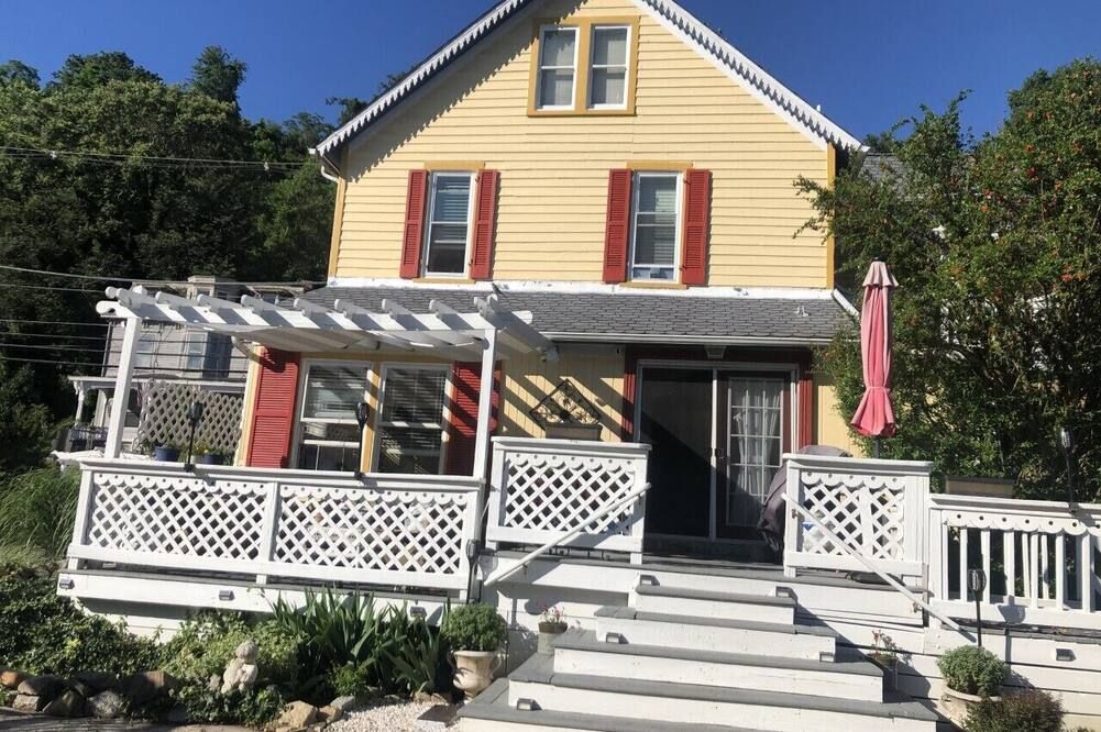 3B/1FB/Kitchen, Center of Town, The Cottage @ the Manor