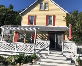 3B/1FB/Kitchen, Center of Town, The Cottage @ the Manor - Port Deposit - Building