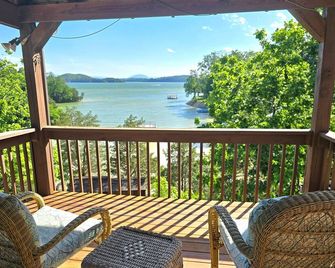 20% OFF On Lake Time, Dock, Pavilion at the Lake, Hot Tub, Firepit, Huge Decks - Dandridge - Balcony