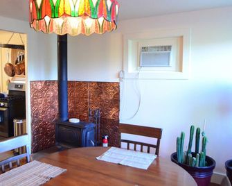 College District Art House - Patio - Walk to Downtown - Sleeps 5 - Silver City - Jadalnia