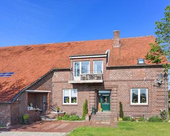 Ferienwohnungen auf dem Ferienhof an der Schafweide - Neuharlingersiel - Gebäude