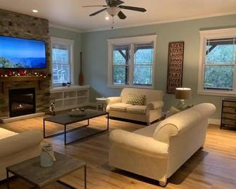 Home Away From Home - Northern Bruce Peninsula - Living room