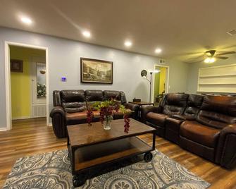 The Sunshine House - Midwest City - Living room