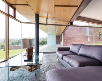 Stylish Garden Retreat with Pool & Sauna near Lima - Lurín - Pokój dzienny