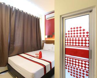 RedDoorz @ Candi Sambisari - Depok - Habitación