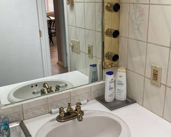 Cozy Apartment Centrally Located in Southbury - Southbury