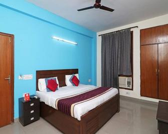 Hotel Akash Palace - Noida - Bedroom