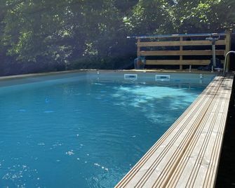 La Grangette En Bourgogne - Dennevy - Pool