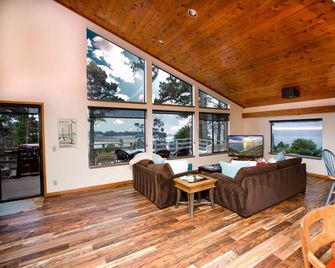 The perfect vacation rental in Gualala, CA. Month Long Vacation Rental (31+) - Gualala - Sala de estar