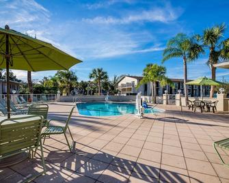 Paddletail Waterfront Lodge - Crystal River - Bazén