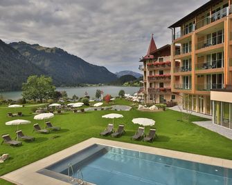 Romantik Resort & Spa Der Laterndl Hof - Nesselwängle - Piscina