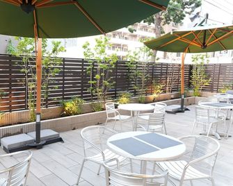 ذا بريكفاست هوتل فوكوكا تينجين - فوكوكا - شرفة مرصوفة