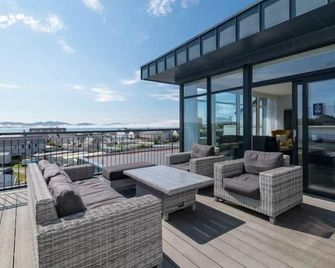 Bayview Lodge 4-Bedroom Penthouse Apartment - Downings - Balkon