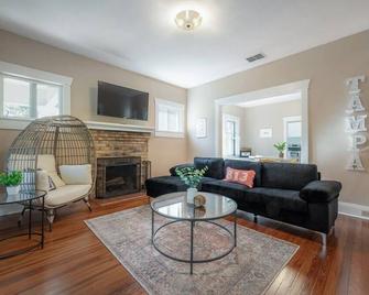 Historic & Cozy Bungalow by Downtown - Tampa - Sala de estar