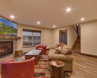 Silver Pines - South Lake Tahoe - Living room