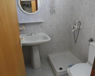 Antonis Hotel - Kefalos - Baño