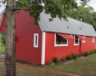 Cottage on Family Farm -- West of U.F./Gainesville/Newberry - Trenton - Building