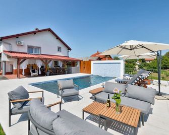 Beautiful Home In Vrtlinovec With Sauna - Varazdinske Toplice - Piscina