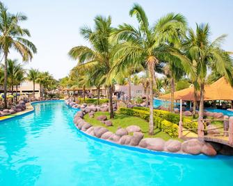 Ody Park Resort Hotel - Iguaraçu - Piscina