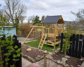 Fairhead Lodge Family Friendly Holiday Home - Ballyvoy - Patio