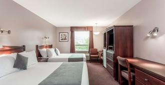 Super 8 by Wyndham Lake Country/Winfield Area - Lake Country - Schlafzimmer