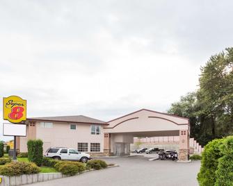 Super 8 by Wyndham Lake Country/Winfield Area - Lake Country - Gebouw