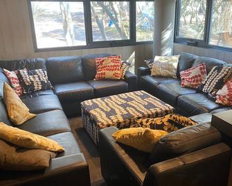 Buller Central Hotel - Mount Buller - Wohnzimmer