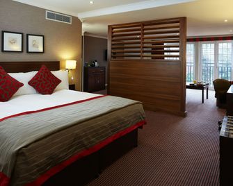 The Bull Hotel - Gerrards Cross - Bedroom