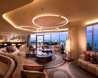 Conrad Manila - פאסאי סיטי - טרקלין