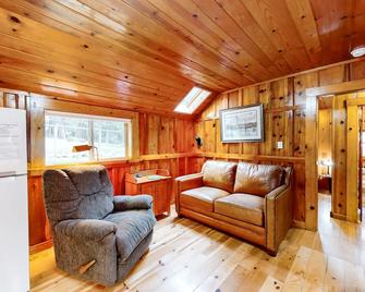 Mount Bonneville - Joseph - Living room